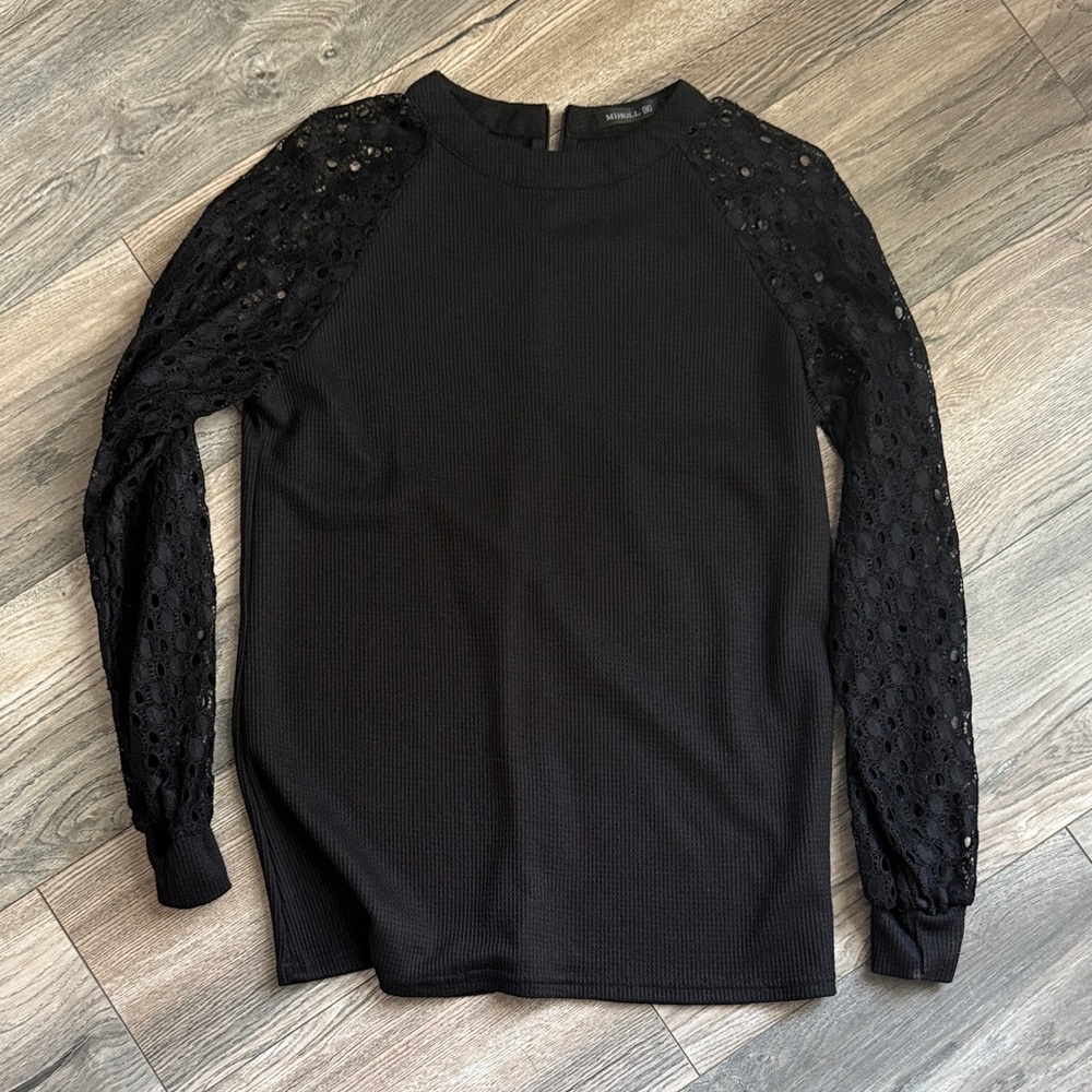 Elegant Black Lace Sleeve Blouse - Picture 2 of 5